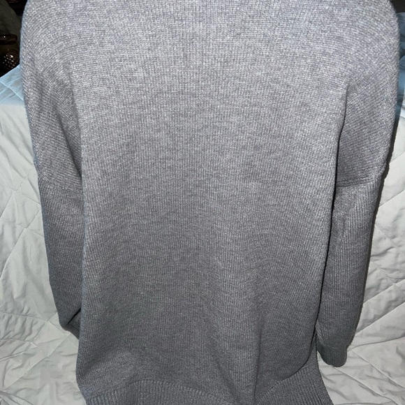 T Tahari V-Neck Sweater - Picture 6 of 11